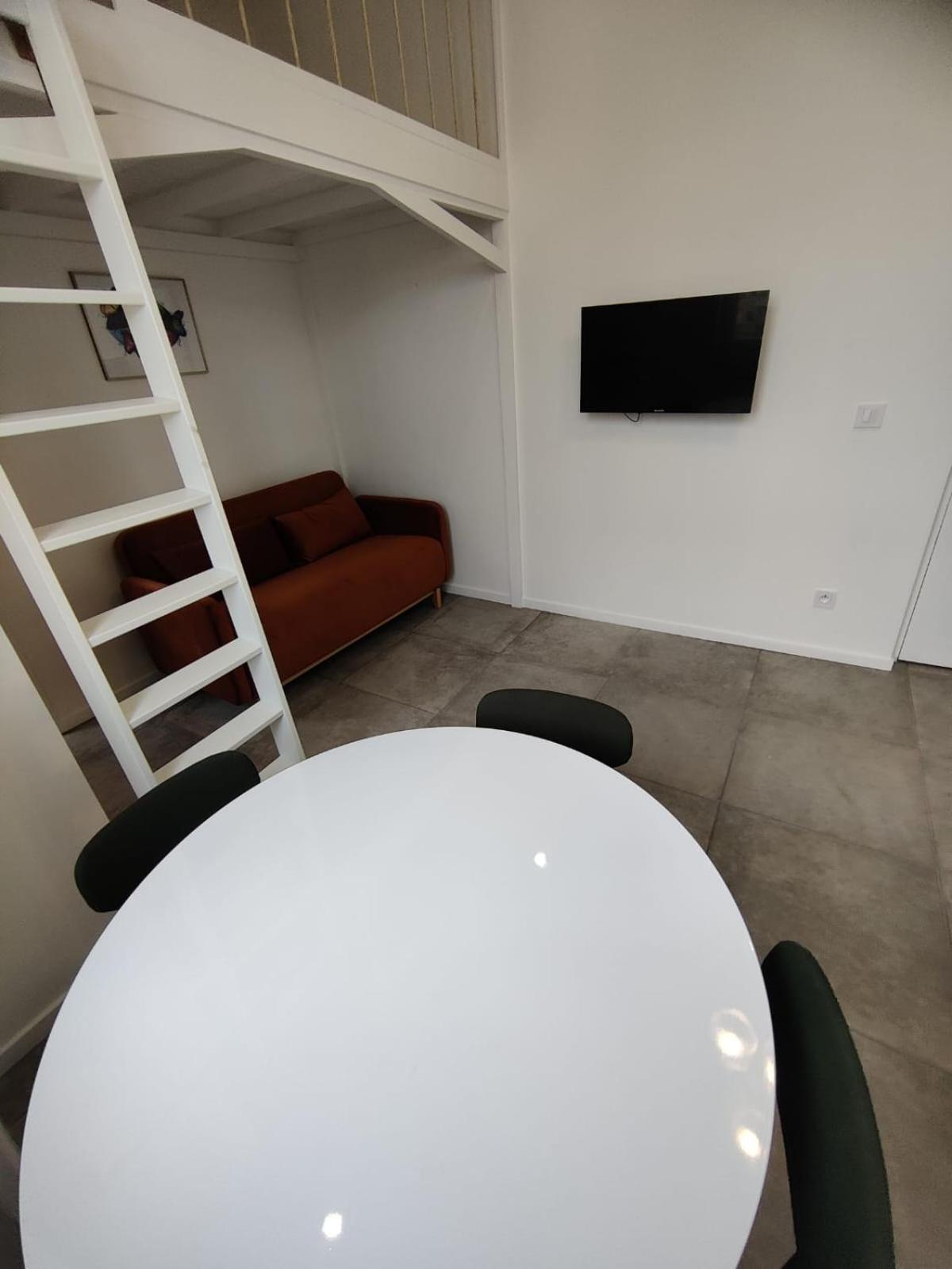 Loft Chic Avec Mezzanine Contemporaine Lejlighed Vénissieux Eksteriør billede